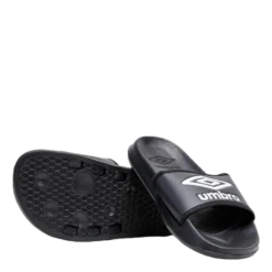 UMBRO Core Slippers Black -Sport Fashion 7050951969799 006 de7b89ae467546c9a3d6a2b5f7ae6c79 5d7da8a6 cc54 4d0d 8636 fb5af7d261a5